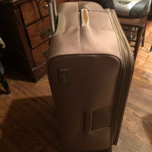 Luggage - Picture 5 of 8